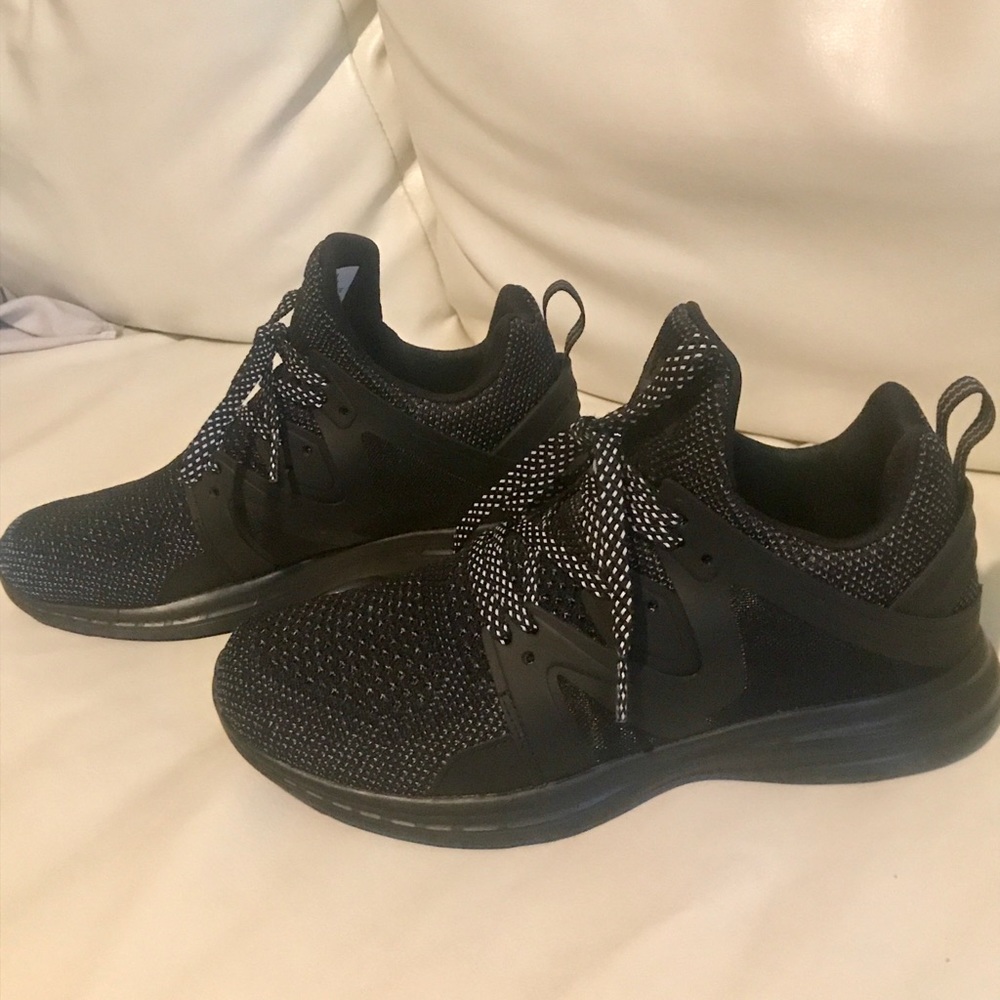 APL women’s ascend shoe